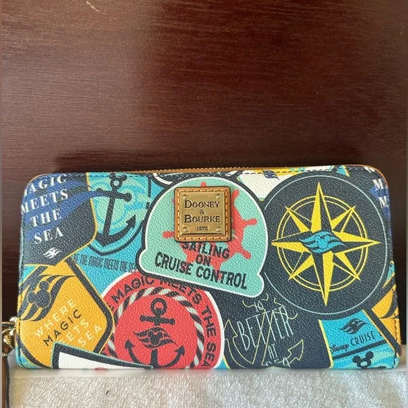 Disney Cruise Line Luggage Stickers Wallet by Disney
Dooney & Bourke - NWT - Picture 1 of 3